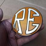 Emblema Adesivo Redditch Logo Alum Auto Relevo compátivel com Royal Enfield - Imagem 3