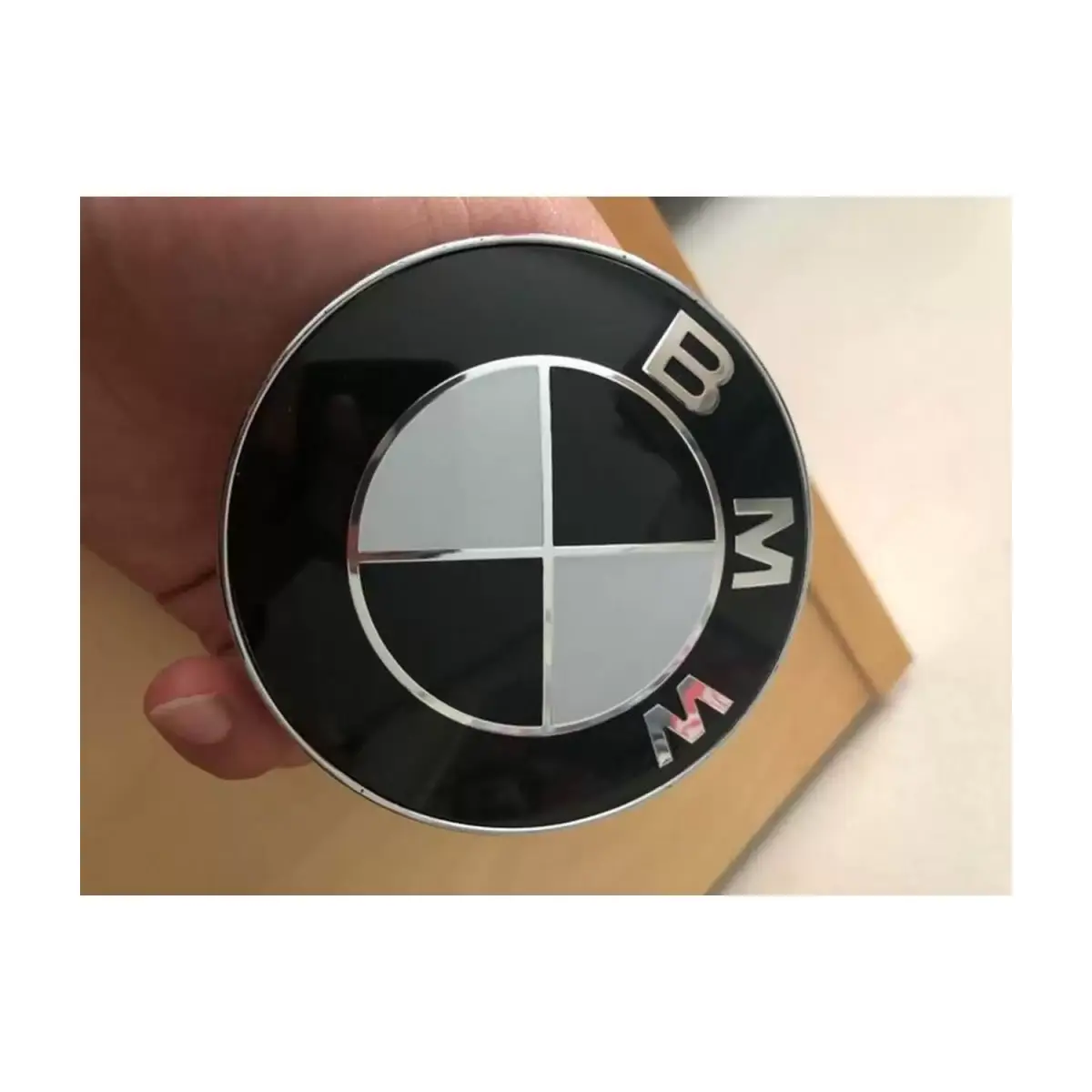 Emblema BMW 74mm Compatível Capo E Porta Malas logo Preto e Branco - Imagem 2
