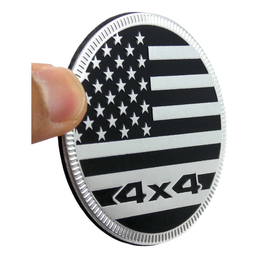 Emblema Adesivo Bandeira Usa 4x4 Metal Reforçado 6x6cm Off R Prata Escovado E Preto