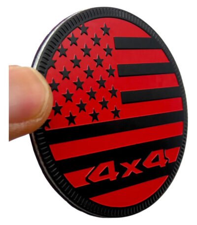 Emblema Adesivo Bandeira Usa 4x4 Metal Reforçado 6x6cm Off R Vermelho Com Detalhes Em Preto